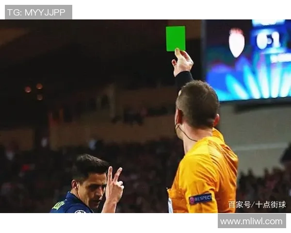 足球替补黄牌的影响与争议分析及其在比赛中的重要性探讨 足球替补黄牌的影响与争议分析及其在比赛中的重要性探讨